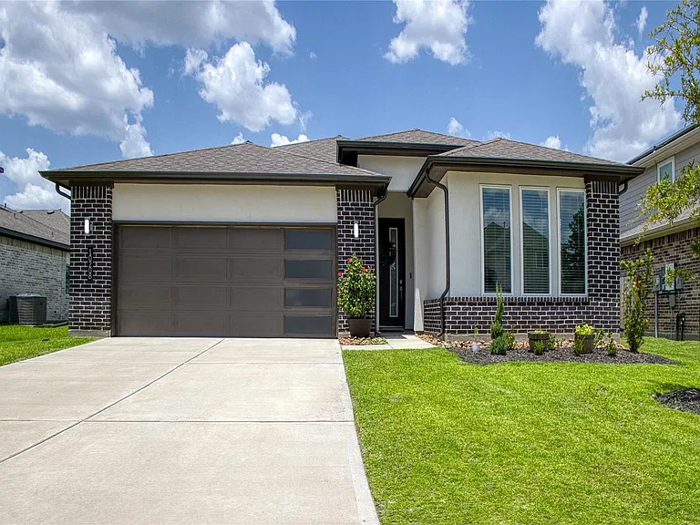 10208 Prairie Creek Ln — Photo 1