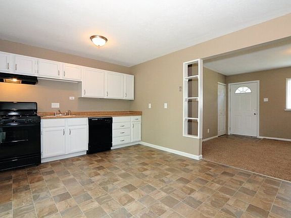 5th image of 1115 Estes Dr