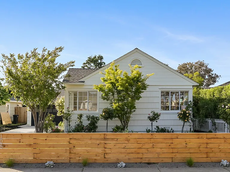 108 Arrowood Ln — Photo 3