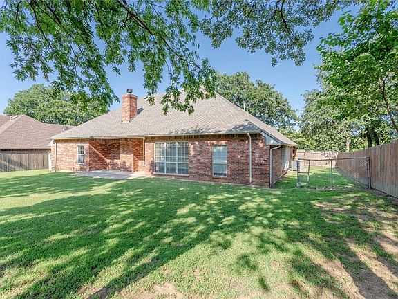 5th image of 33 Woodlands Dr