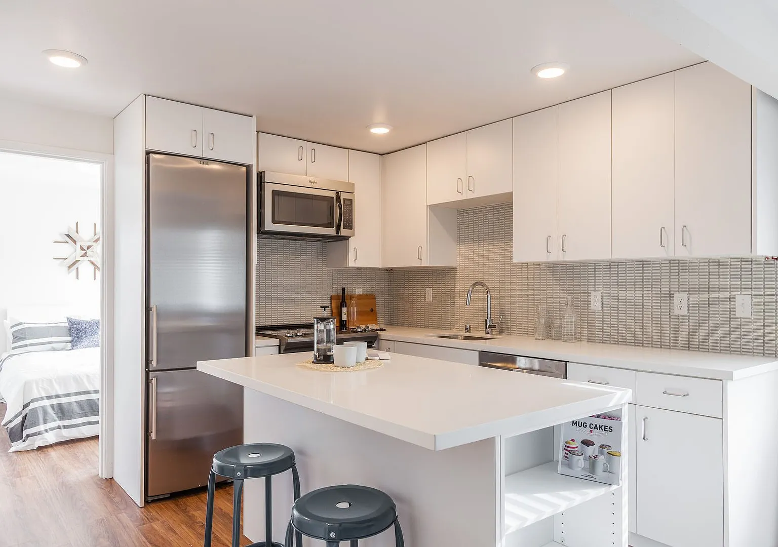215 Boston Apartments — Photo 2