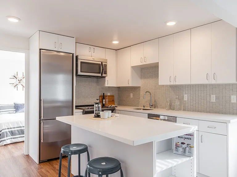 215 Boston Apartments — Photo 2