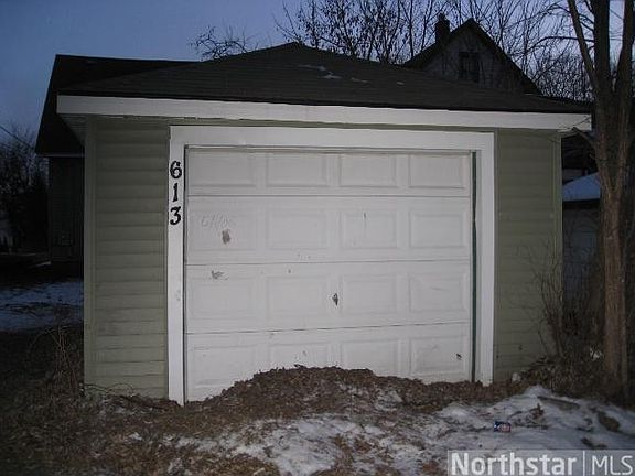 2nd image of 613 Rose Ave E