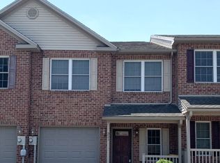 321 Stonegate Cir S, Chambersburg, PA 17201