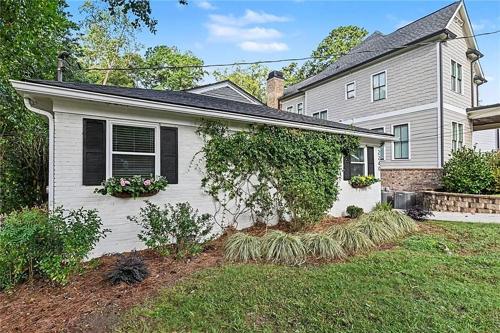 2 bed, 1.0 bath, 816 sqft, $2,350 — Photo 2