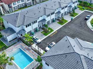 5125 SW 37th St, Hollywood, FL 33023