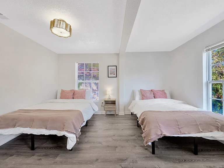1215 E New Orleans Ave — Photo 37