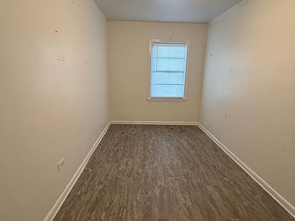 6th image of 103 W Thomas St