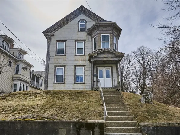 82 Charles St, Fitchburg, MA 01420