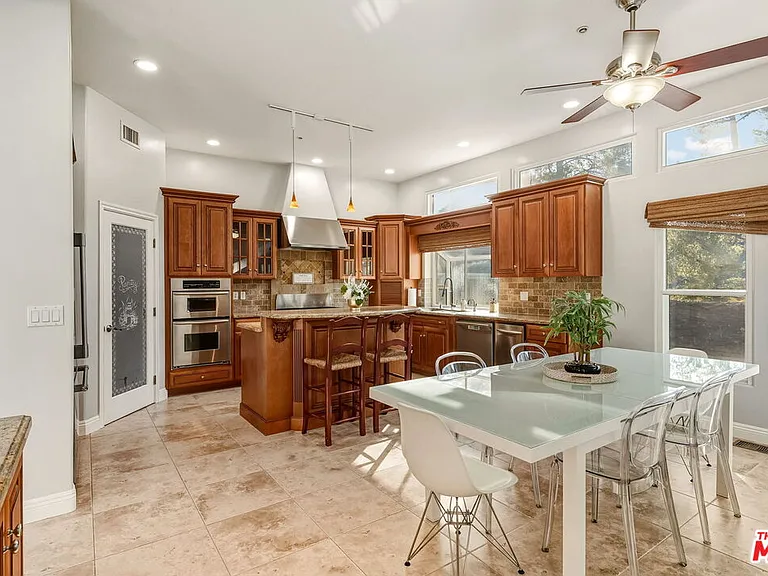 3699 Kanan Rd — Photo 7