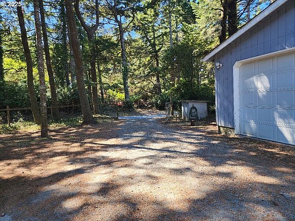 3rd image of 42371 Parkwood Dr