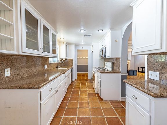 3rd image of 505 Marilyn Ln