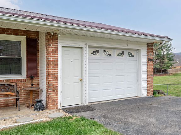 4th image of 2516 Pinewood Dr