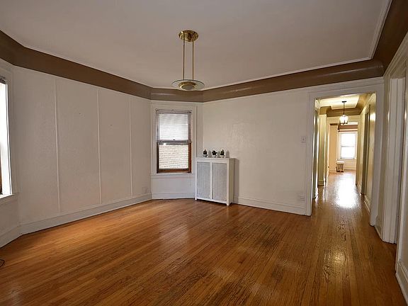 3rd image of 5723 N Artesian Ave Floor 1