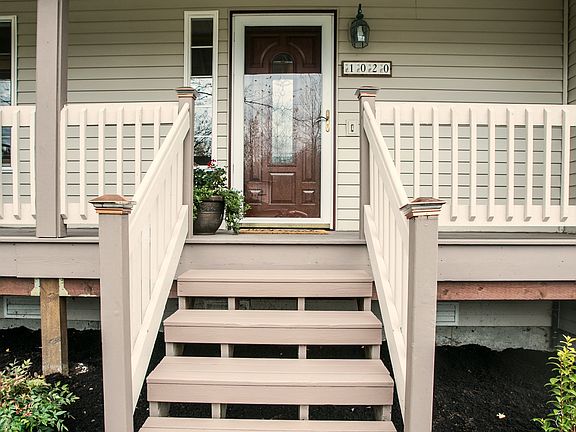 4th image of 1020 123rd Ave NE