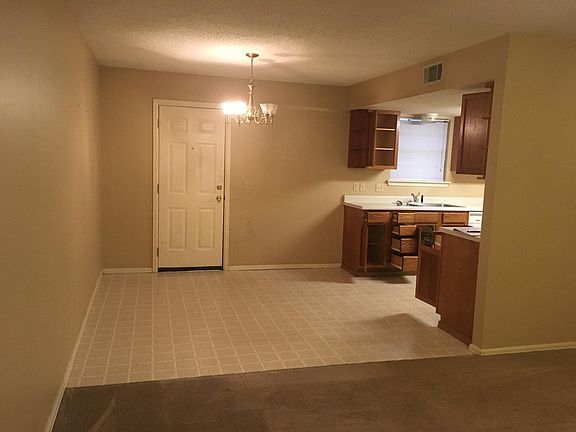 3rd image of 3331 N Detroit Ave APT 1