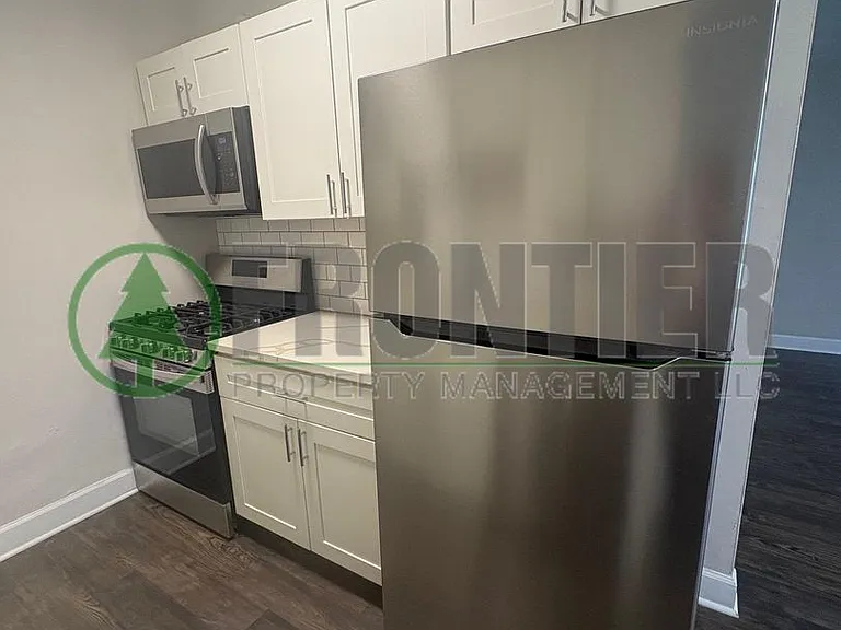 Renovated Studios, 1, & 2 bed apartments! — Photo 33