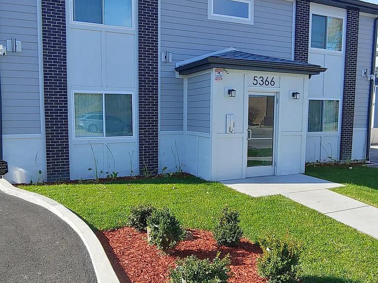 5366 S Laramie Ave #202 — Photo 2