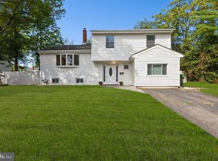 5 Waverly Dr E, Edison, NJ 08817