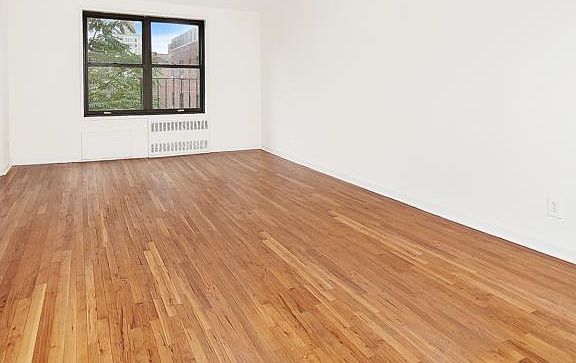 4th image of 13235 Sanford Ave
