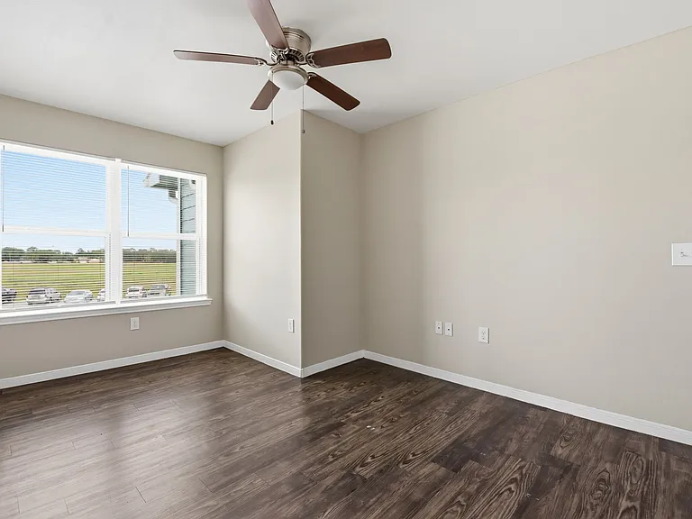 Henderson Grove Apartments — Photo 23