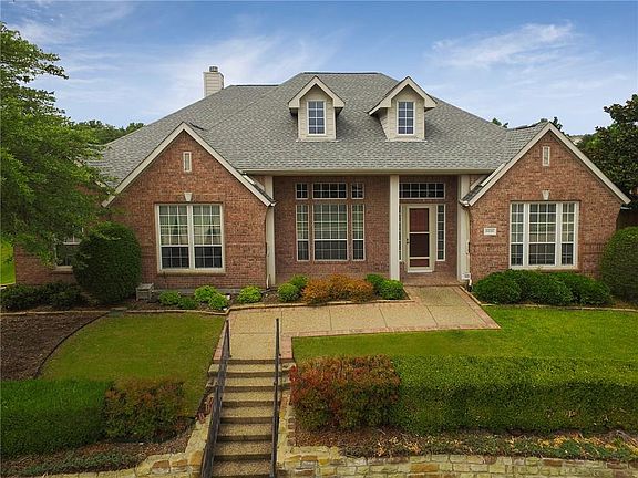 2nd image of 2035 Club Lake Cir