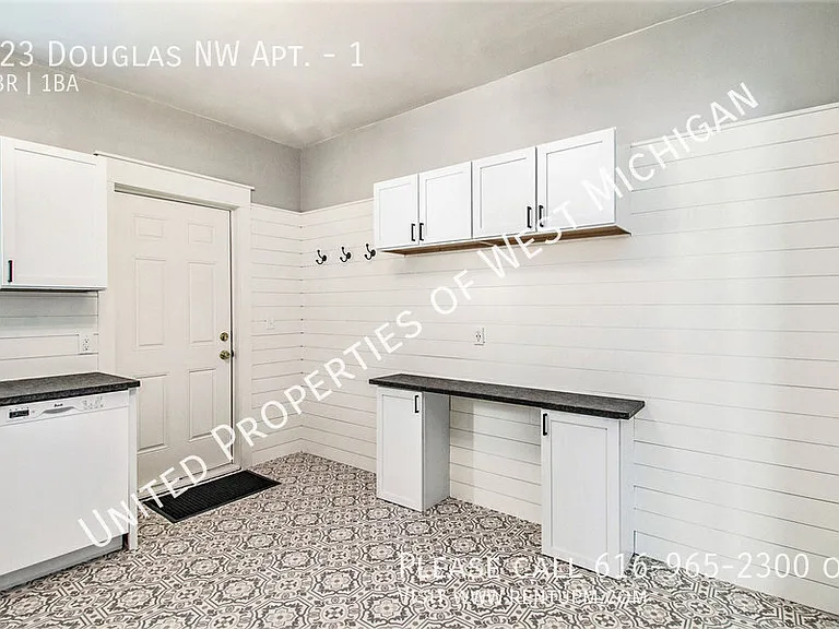 823 Douglas St NW #1 — Photo 2