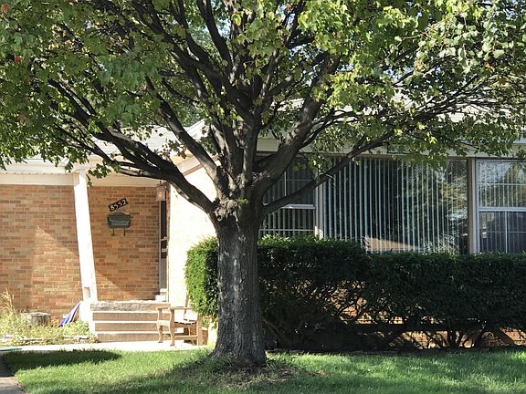 3rd image of 8552 N Oketo Ave