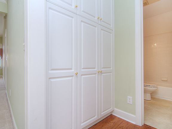 5th image of 5528 Dunedin Ln
