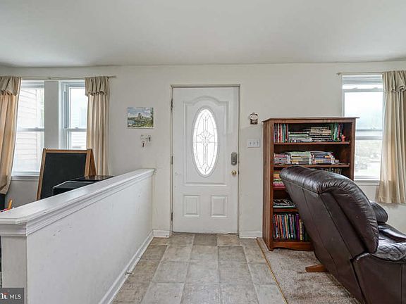 5th image of 410 Main St