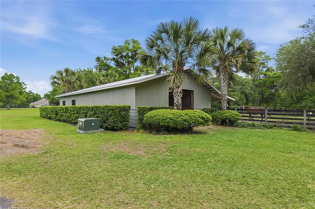 3 bed, 2.0 bath, 1426 sqft, $6,200 — Photo 4