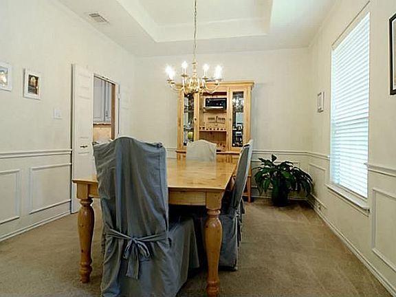 3rd image of 6639 Mimms Dr
