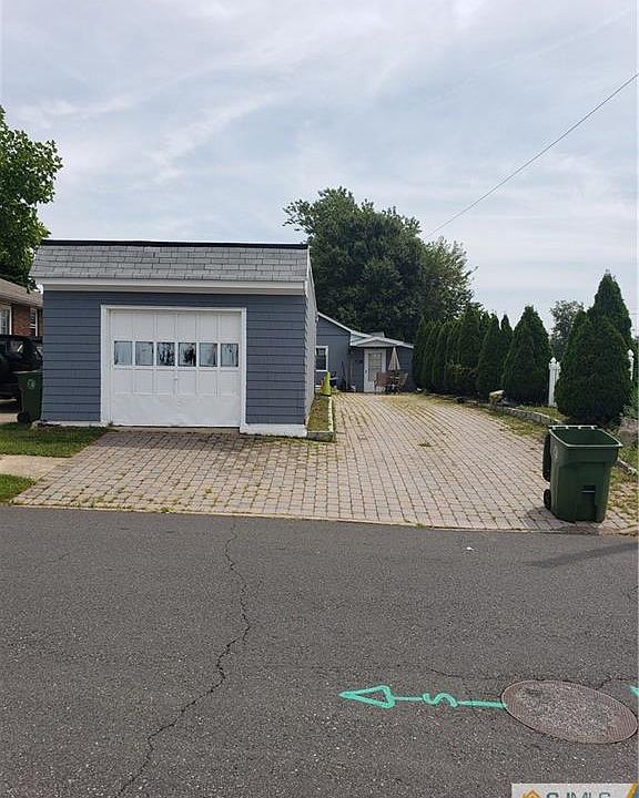 2nd image of 738 Pfeiffer Blvd