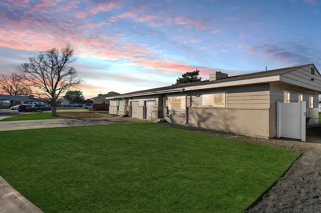 604 W. Crest — Photo 2