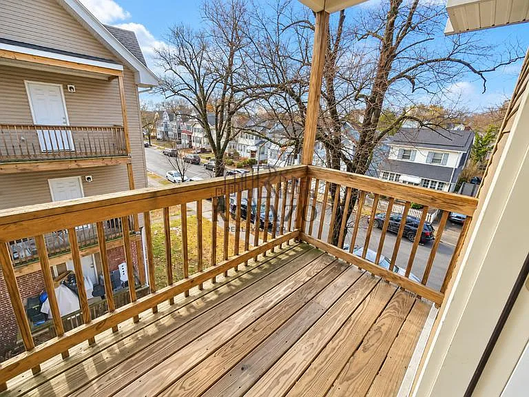 2 bed, 650 sqft, $1,895 — Photo 3