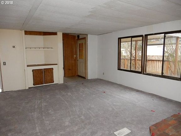 4th image of 491 Creswood Dr