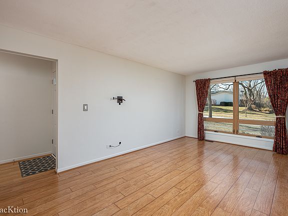 3rd image of 312 Hillcrest Ln