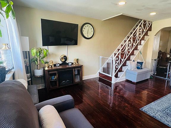 3rd image of 6259 Montague St