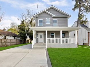 688 Beck St, Uniondale, NY 11553