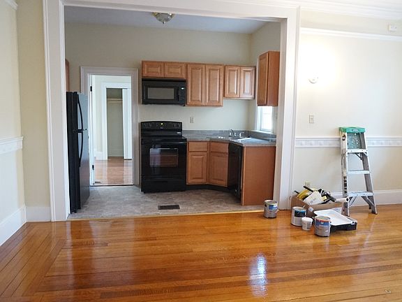 5th image of 266 Chestnut Hill Ave APT 02