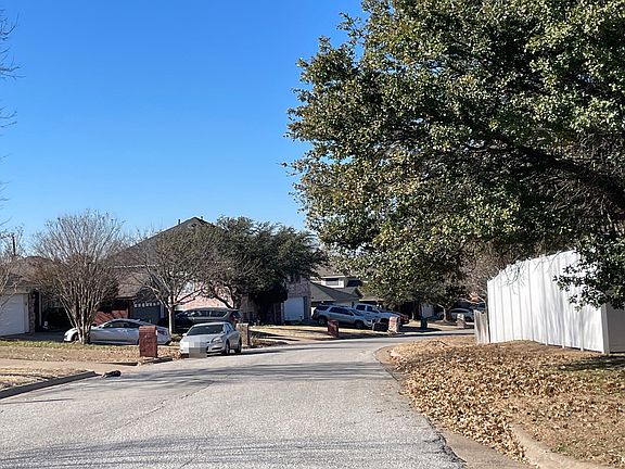 4th image of 4701 Aramis Dr