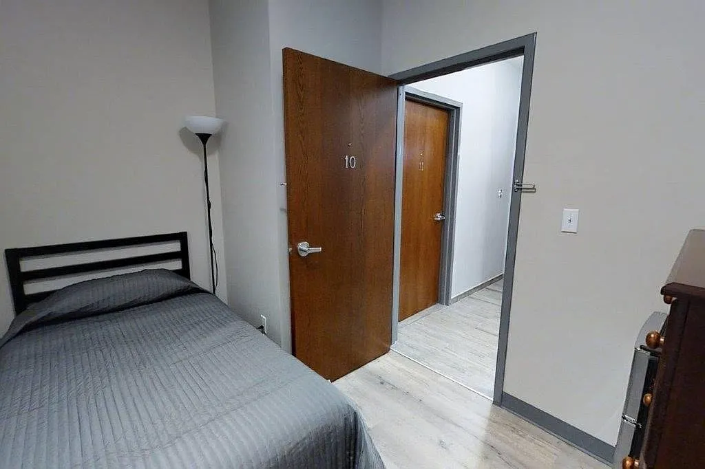 Studio, 120 sqft, $950 — Photo 2