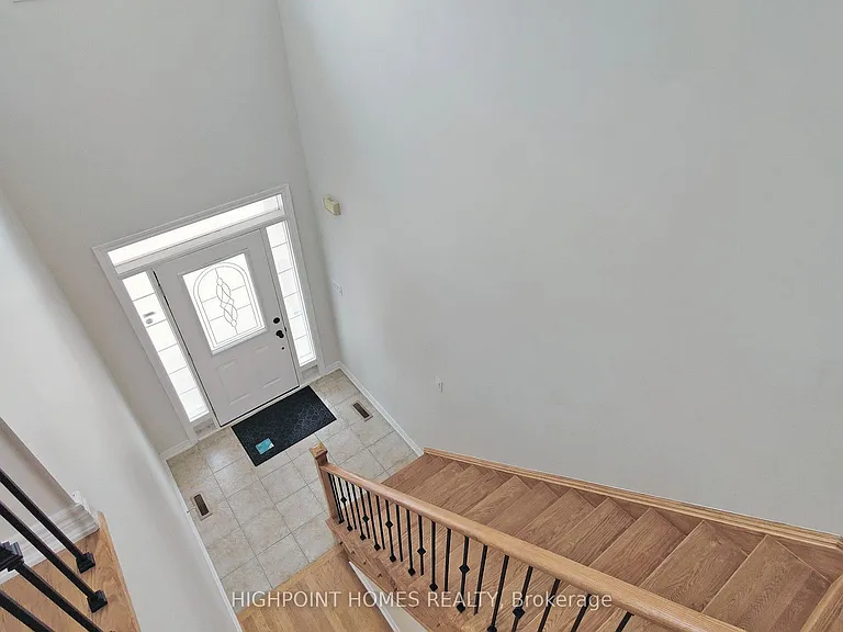 8 Martree Cres — Photo 6