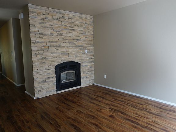 3rd image of 7580 Auklet Pl NE