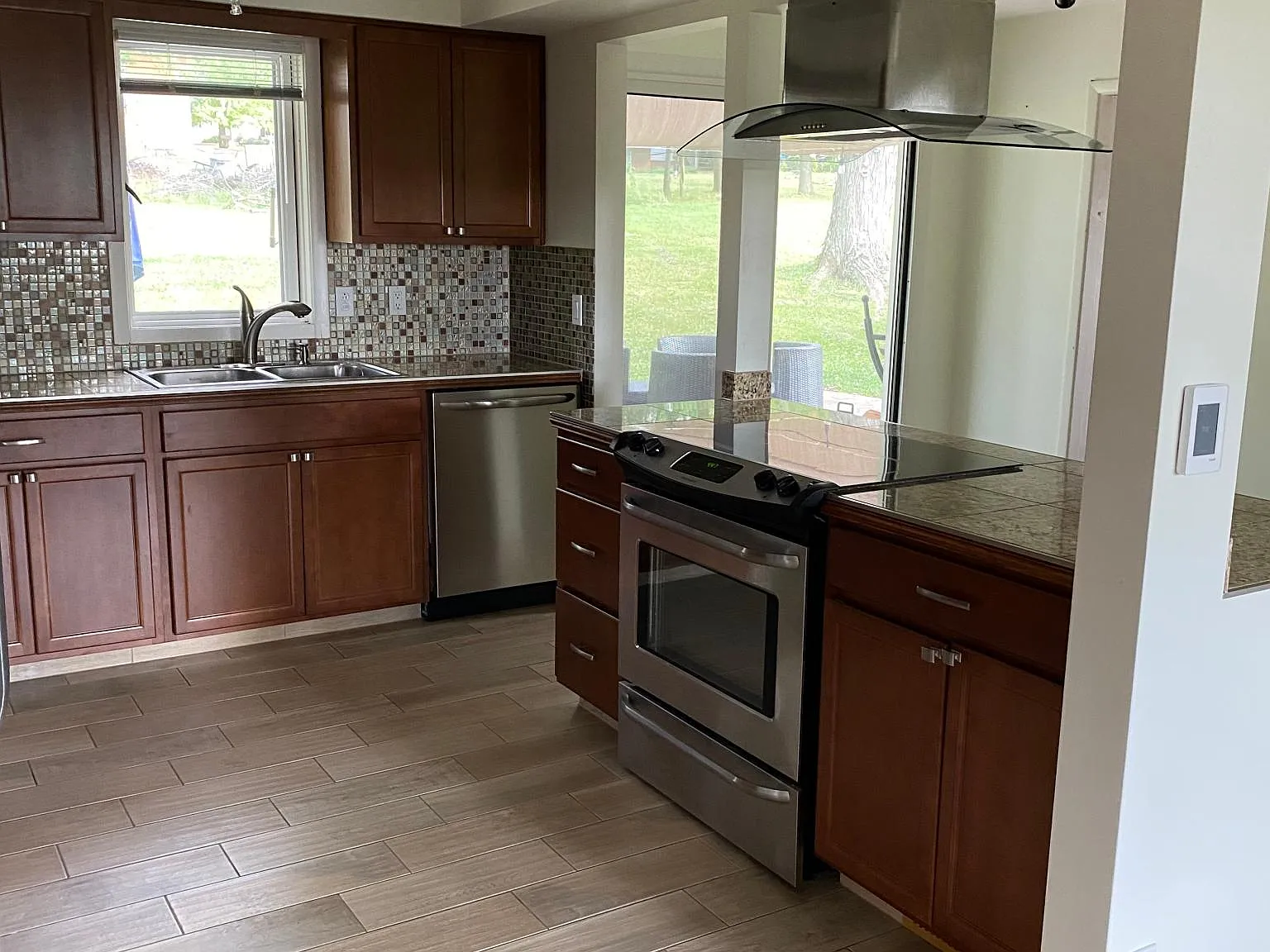 8467 Royalhaven Dr — Photo 3
