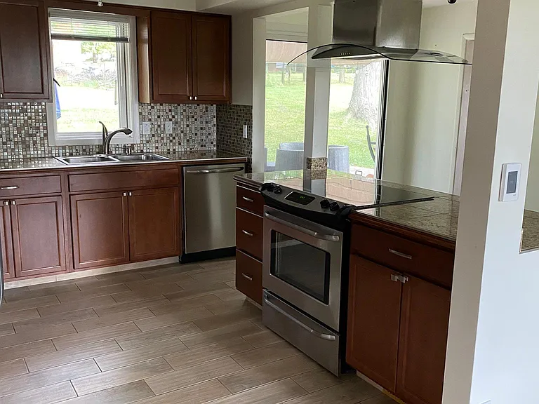 8467 Royalhaven Dr — Photo 3
