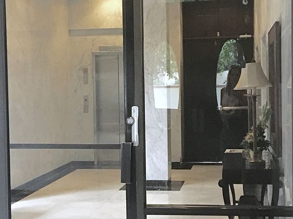 Washington Plaza entrance