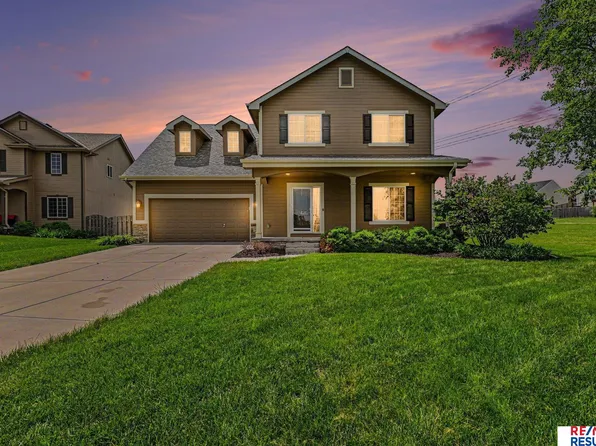 11171 Prospect St, Papillion, NE 68046