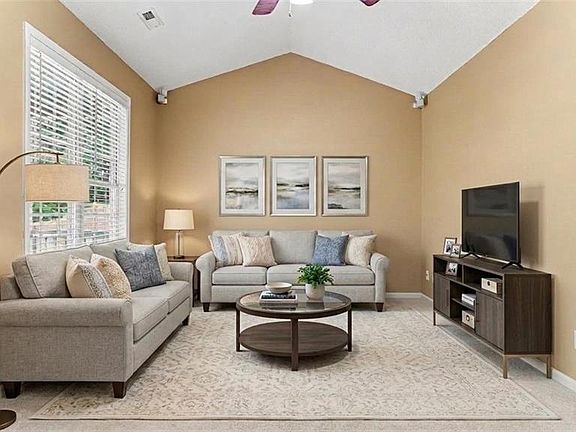 4th image of 709 Old Castle Dr