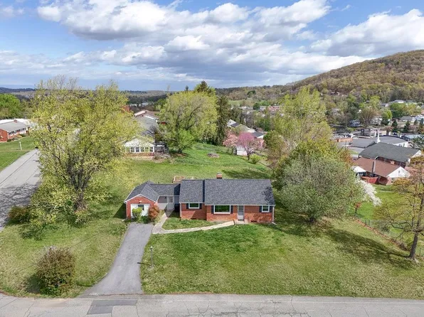 396 Linden Dr, Staunton, VA 24401